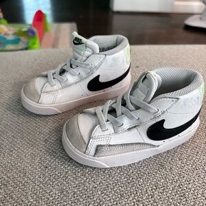Toddler boys NIKE sneakers 8C